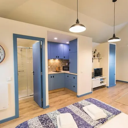 Alfama Lovely Apartment With River View. *